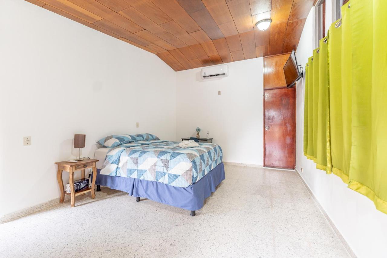 סאן סלבדור Volcano Hostal Y Restaurante מראה חיצוני תמונה