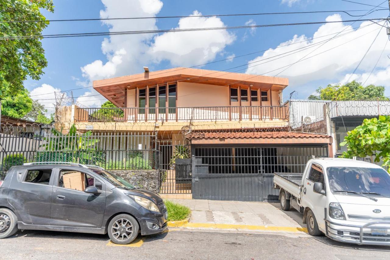 סאן סלבדור Volcano Hostal Y Restaurante מראה חיצוני תמונה