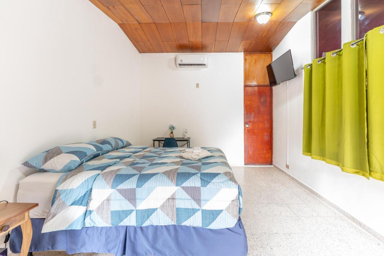 סאן סלבדור Volcano Hostal Y Restaurante מראה חיצוני תמונה